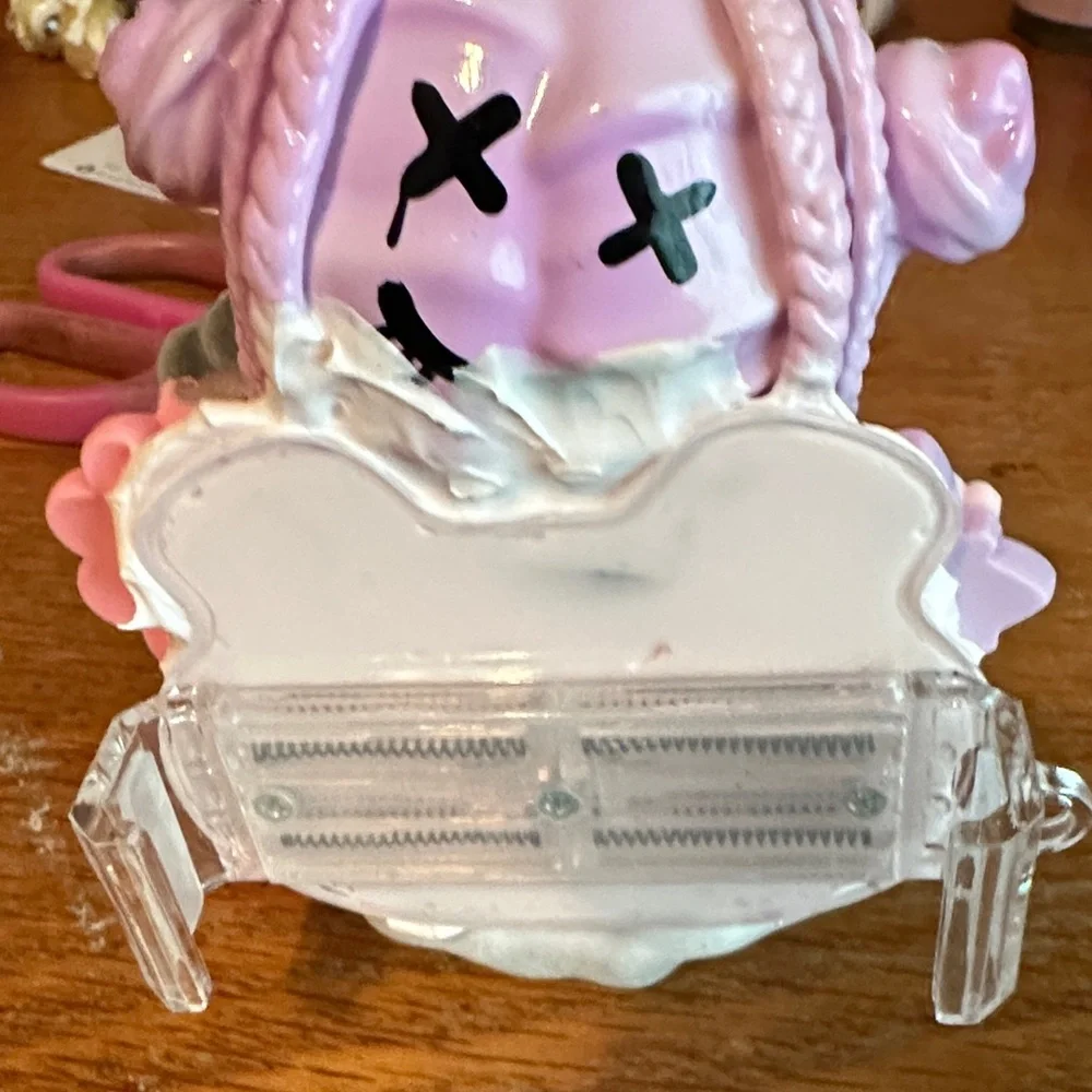 N/A adorable figurine